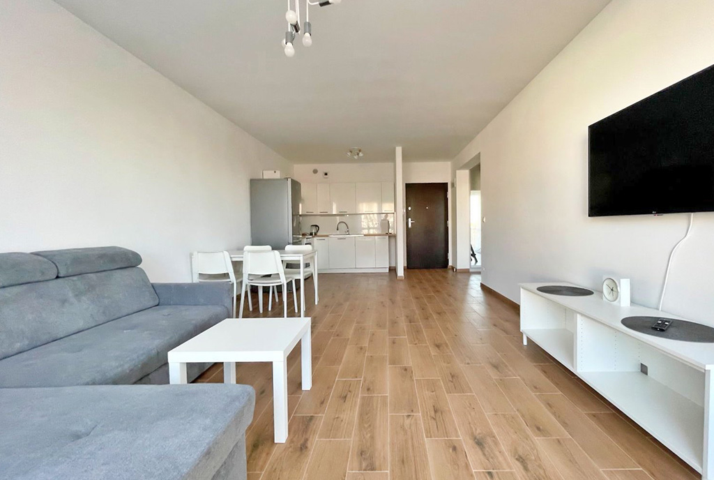 widok z salonu na kuchnię w luksusowym apartamencie do wynajmu Gorzów Wielkopolski