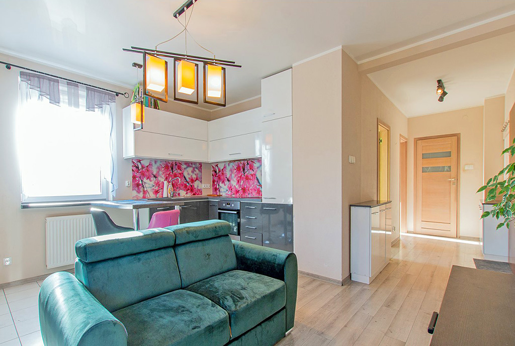 salon i kuchnia w luksusowym apartamencie do wynajmu Poznań
