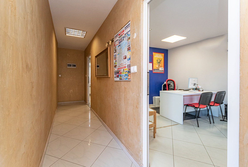 przestronny przedpokój w luksusowym apartamencie na sprzedaż Gdańsk (okolice)