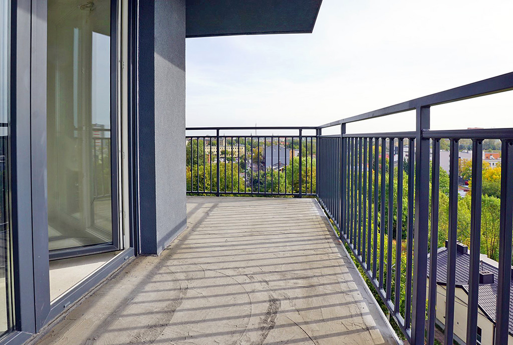 ogromny balkon przy ekskluzywnym apartamencie na sprzedaż Piotrków Trybunalski