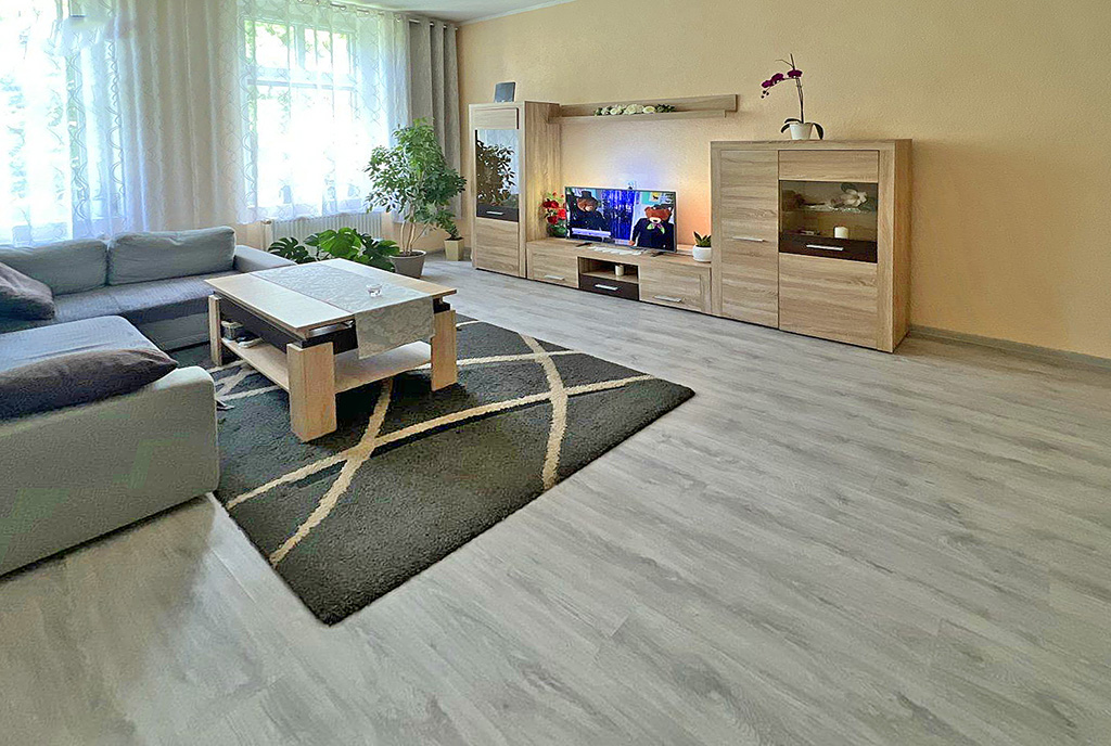 imponujący pokój dzienny w luksusowym apartamencie do sprzedaży Wałbrzych