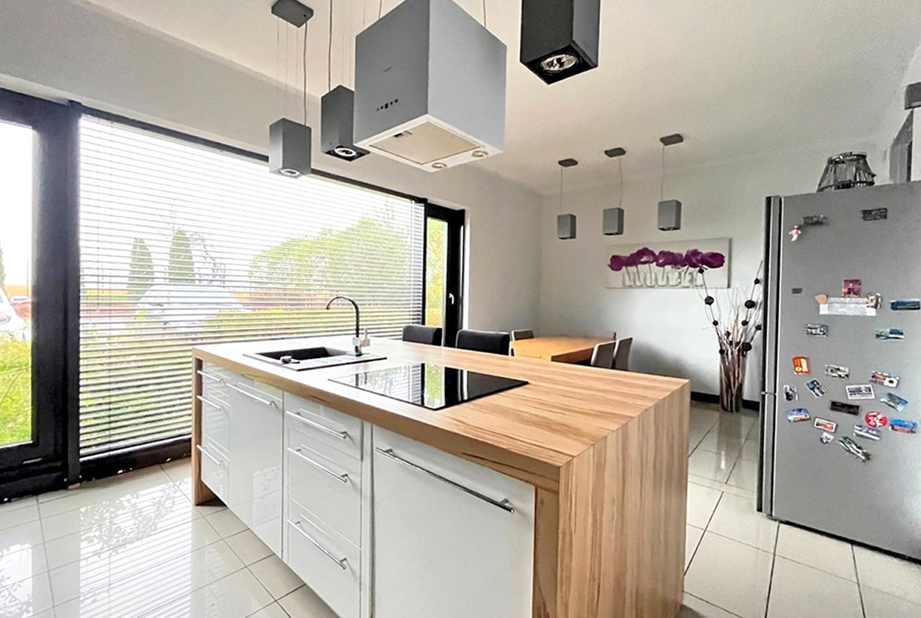 zabudowana kuchnia w ekskluzywnej willi na wynajem Inowrocław (okolice)