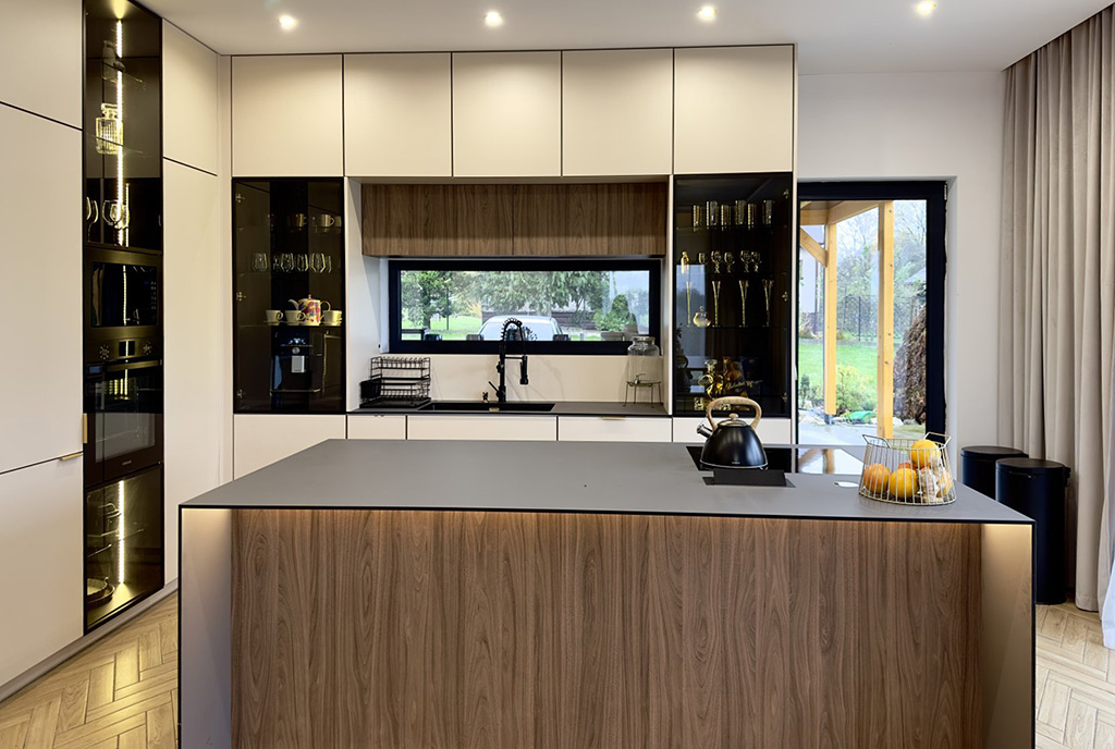 zabudowana kuchnia w luksusowej willi na sprzedaż Cieszyn (okolice)