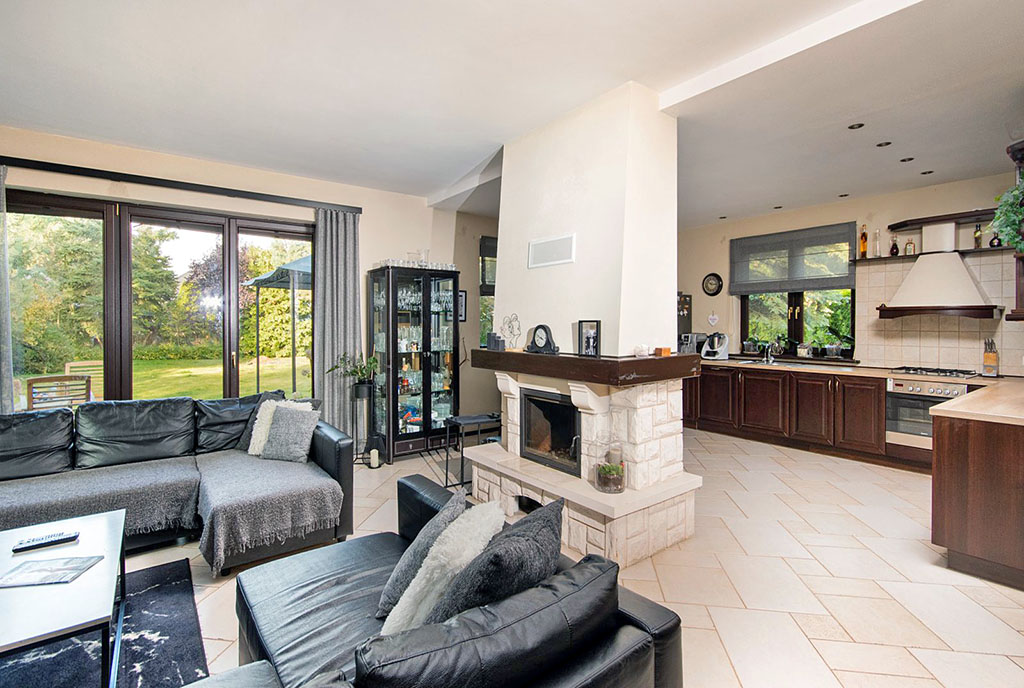 fragment pokoju gościnnego w ekskluzywnej willi na sprzedaż Szczecin