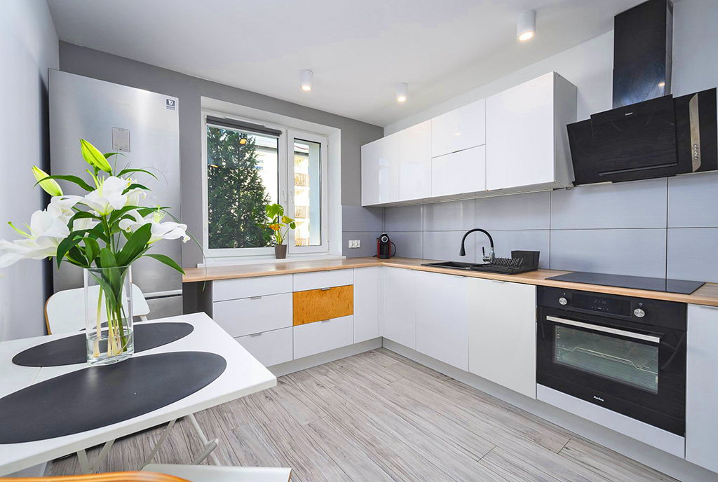 gustownie zaaranżowana kuchnia w luksusowym apartamencie na sprzedaż Gdańsk