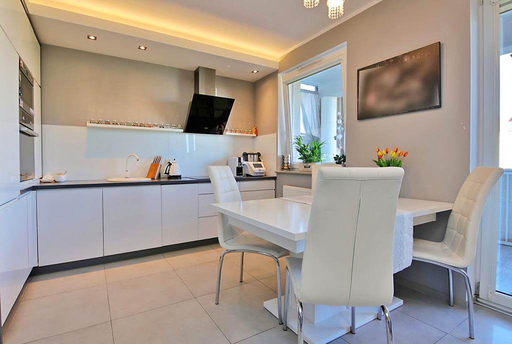 efektowne oświetlenie kuchni w luksusowym apartamencie na sprzedaż Gorzów Wielkopolski