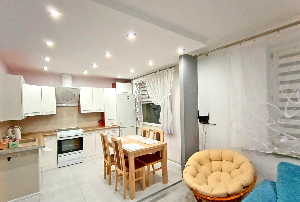 nowocześnie oświetlone wnętrze ekskluzywnego apartamentu do sprzedaży Katowice (okolice)
