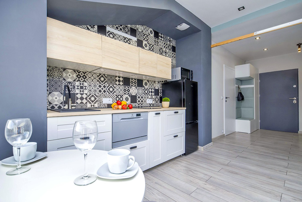 widok z salonu na aneks kuchenny w ekskluzywnym apartamencie na sprzedaż Katowice (okolice)