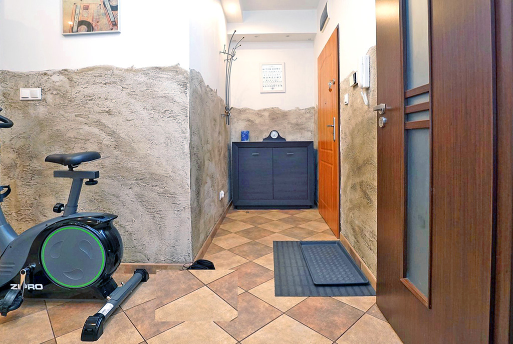 nowoczesny przedpokój w ekskluzywnym apartamencie na sprzedaż Piotrków Trybunalski