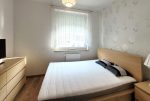 zaciszna sypialnia w ekskluzywnym apartamencie na sprzedaż Wrocław