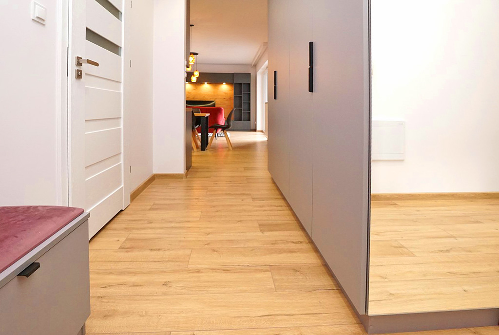 imponujący przedpokój w luksusowym apartamencie na wynajem Piotrków Trybunalski