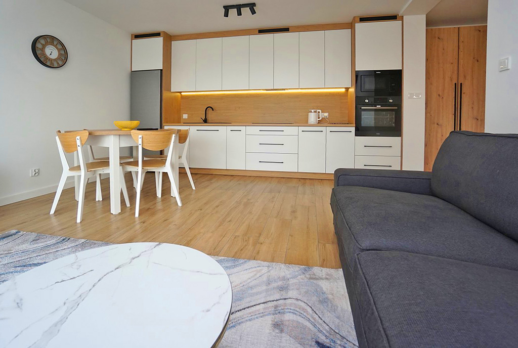 widok na aneks kuchenny w luksusowym apartamencie do wynajmu Piotrków Trybunalski