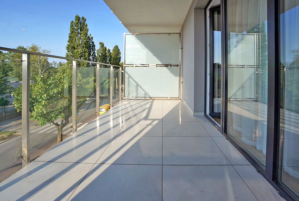 przestronny taras przy ekskluzywnym apartamencie na wynajem Piotrków Trybunalski