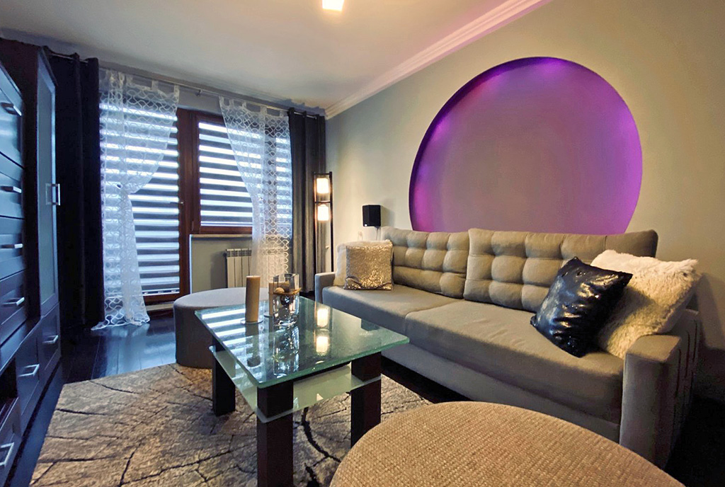 ciekawy design salonu w ekskluzywnym apartamencie do sprzedaży Katowice (okolice)