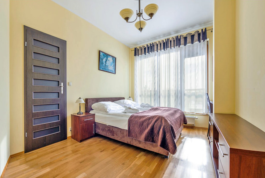 zaciszna sypialnia w luksusowym apartamencie na sprzedaż Kołobrzeg