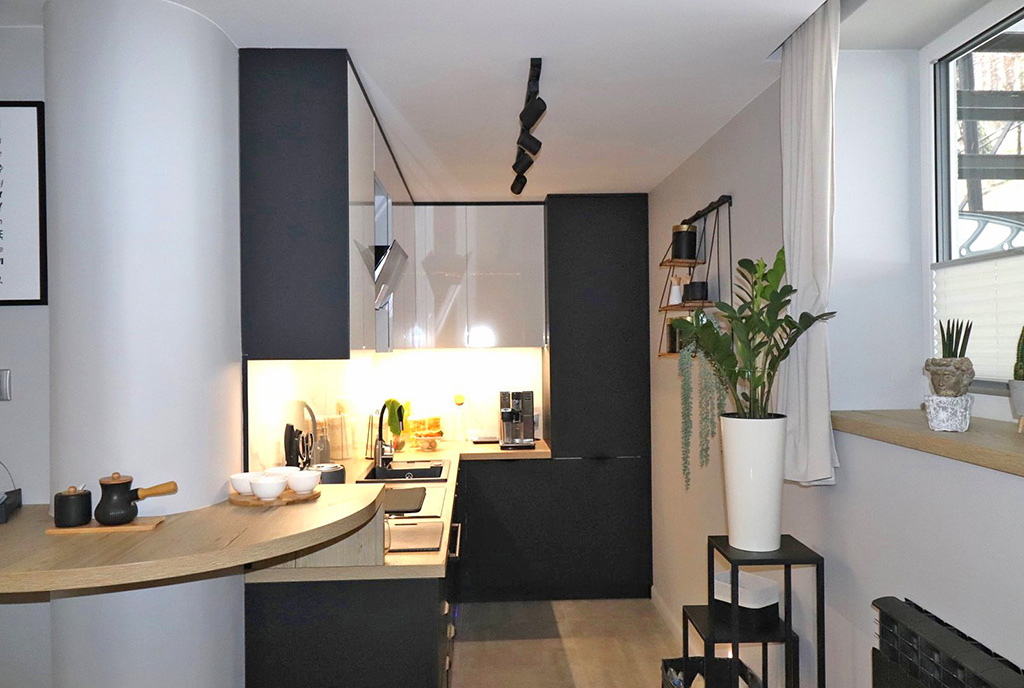 widok na kuchnię w luksusowym apartamencie na sprzedaż Ustroń