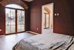 zaciszna sypialnia w ekskluzywnym apartamencie na sprzedaż Wrocław