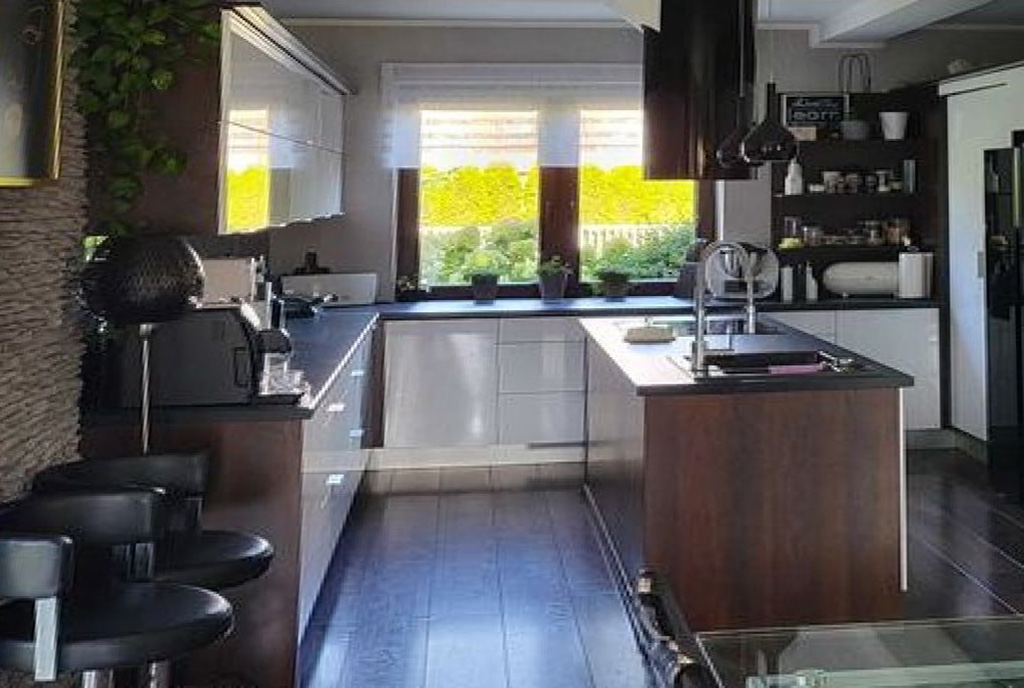 zabudowana kuchnia w ekskluzywnej willi na sprzedaż Gdynia (okolice)