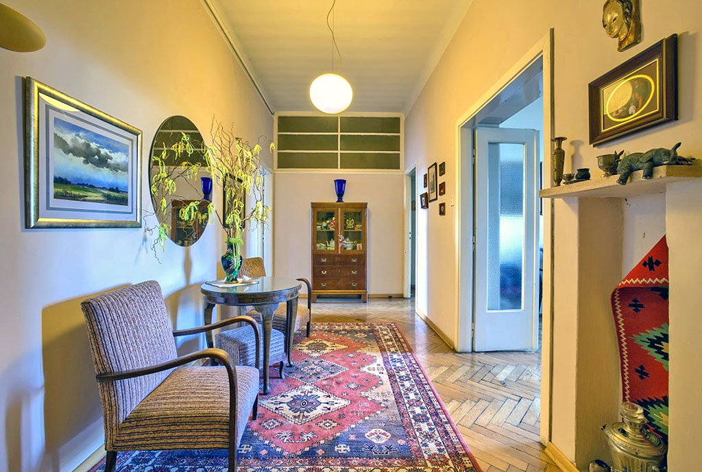 funkcjonalny przedpokój w luksusowym apartamencie do sprzedaży Częstochowa