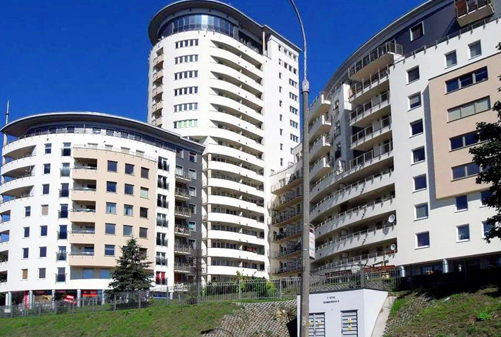 elitarny apartamentowiec, w którym znajduje się oferowany na sprzedaż luksusowy apartament Gdańsk