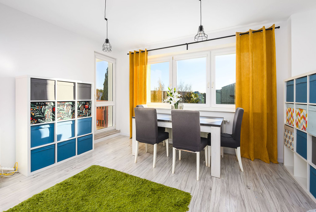 odważna kolorystyka wnętrza ekskluzywnego apartamentu do sprzedaży Gdańsk