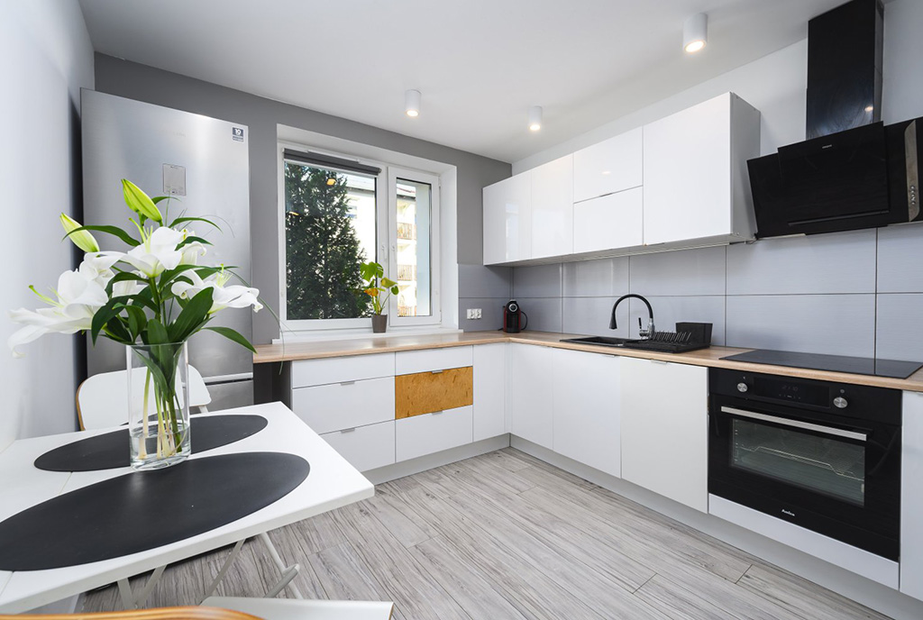 nowoczesna zabudowa kuchni w luksusowym apartamencie na sprzedaż Gdańsk