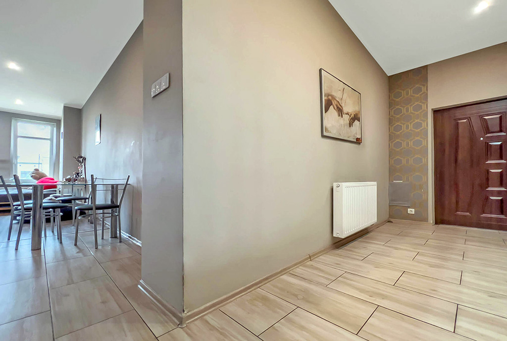 elegancki przedpokój w luksusowym apartamencie na sprzedaż Katowice (okolice)