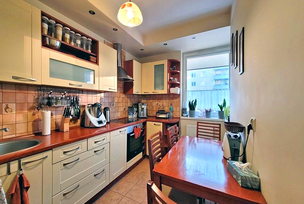 jadania i kuchnia w ekskluzywnym apartamencie na sprzedaż Wrocław