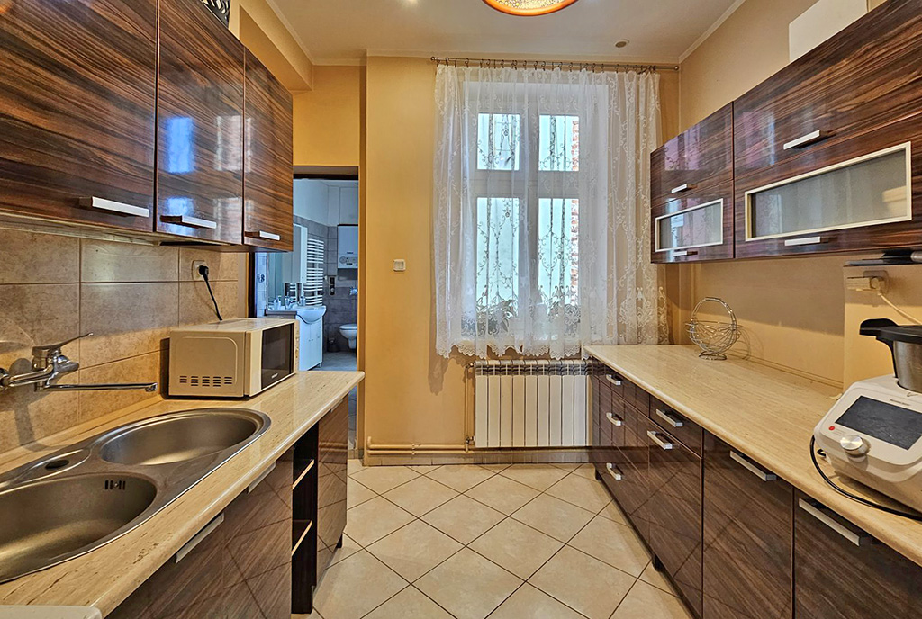 zabudowana kuchnia w ekskluzywnym apartamencie na sprzedaż Zielona Góra (okolice)