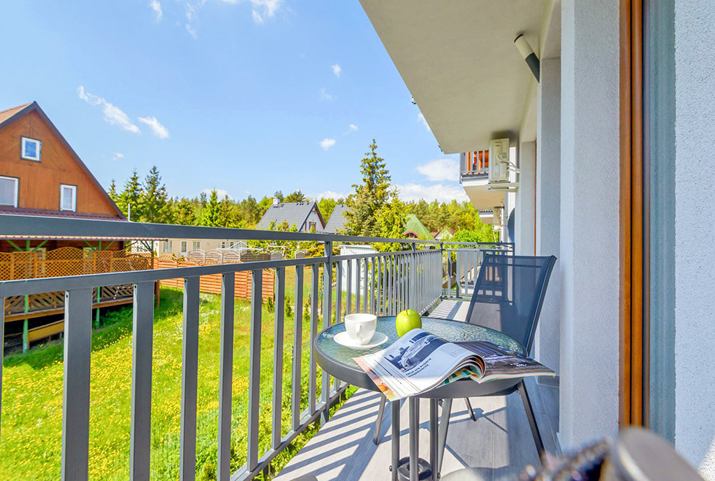 imponujący balkon w ekskluzywnym apartamencie na sprzedaż nad morzem
