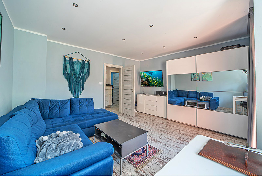 komfortowy salon w ekskluzywnym apartamencie d wynajęcia Bolesławiec