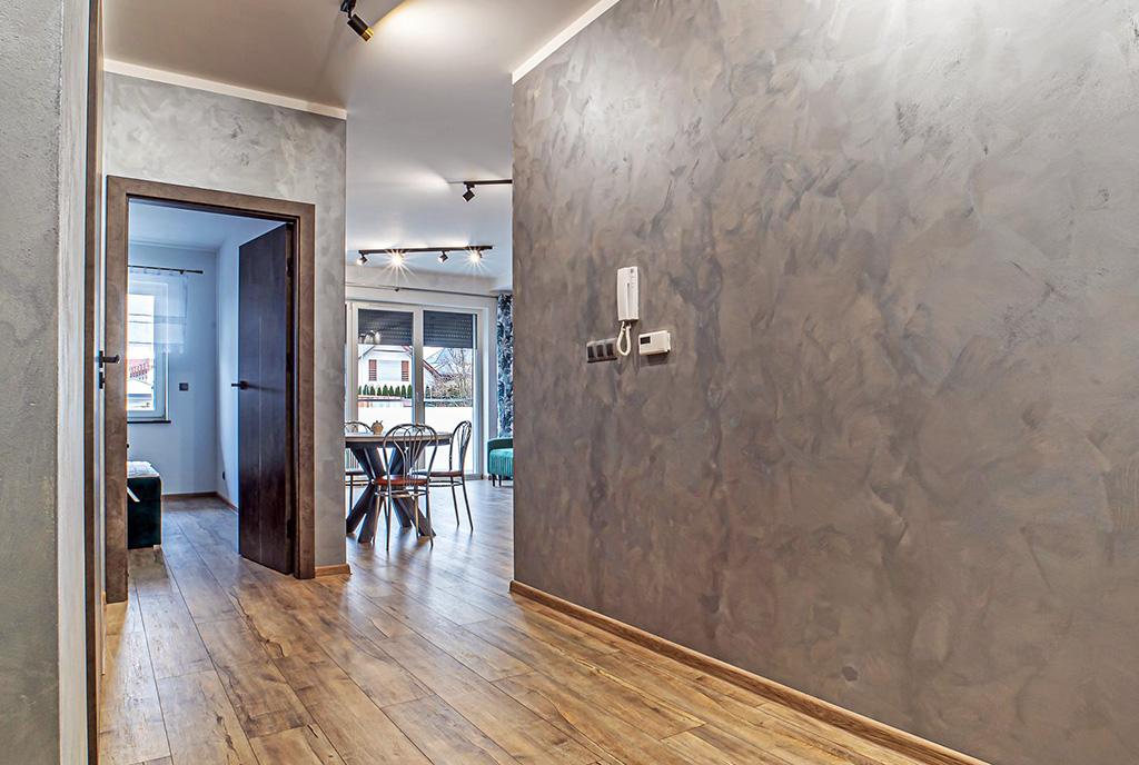 ogromny hol w luksusowym apartamencie na wynajem Bolesławiec