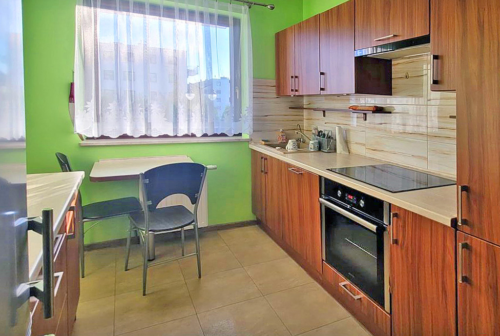 widok na kuchnię w ekskluzywnym apartamencie na wynajem Gdańsk