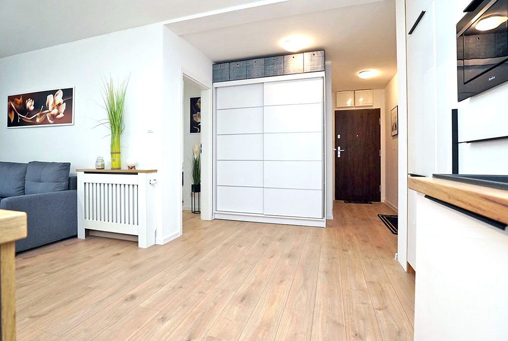 nowoczesne wnętrze i hol w luksusowym apartamencie na wynajem Piotrków Trybunalski