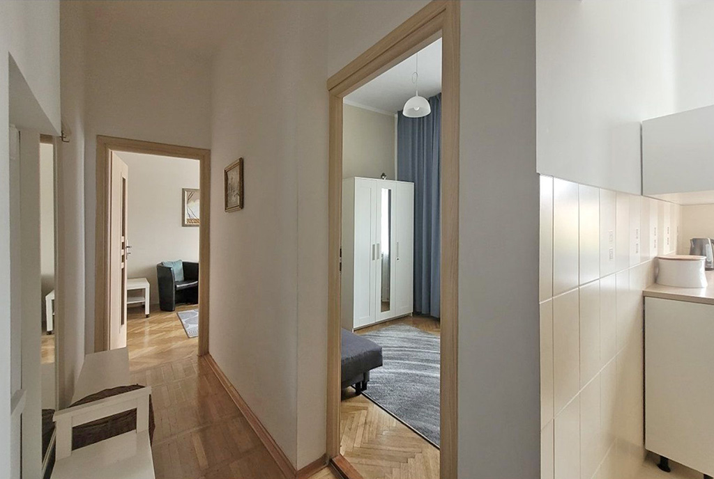 przestronny hol w luksusowym apartamencie do wynajmu Wrocław