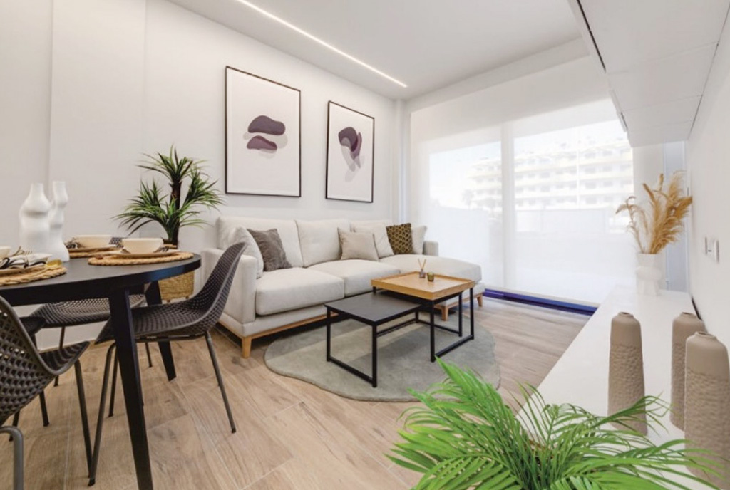 słoneczne wnętrze ekskluzywnego apartamentu do sprzedaży Hiszpania (Arenales del Sol)