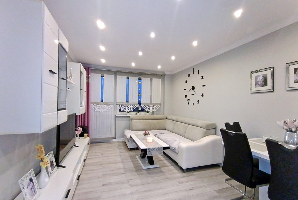 utrzymane w bieli wnętrze ekskluzywnego apartamentu do sprzedaży Katowice (okolice)