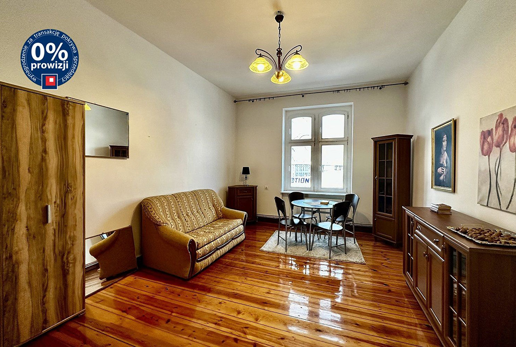 imponujący pokój gościnny w ekskluzywnym apartamencie na sprzedaż Słupsk