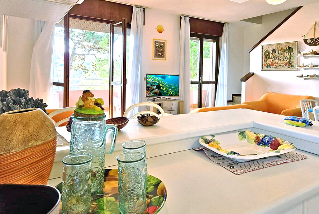 zaprojektowane we włoskim stylu wnętrze ekskluzywnego apartamentu do sprzedaży Włochy (Lignano)