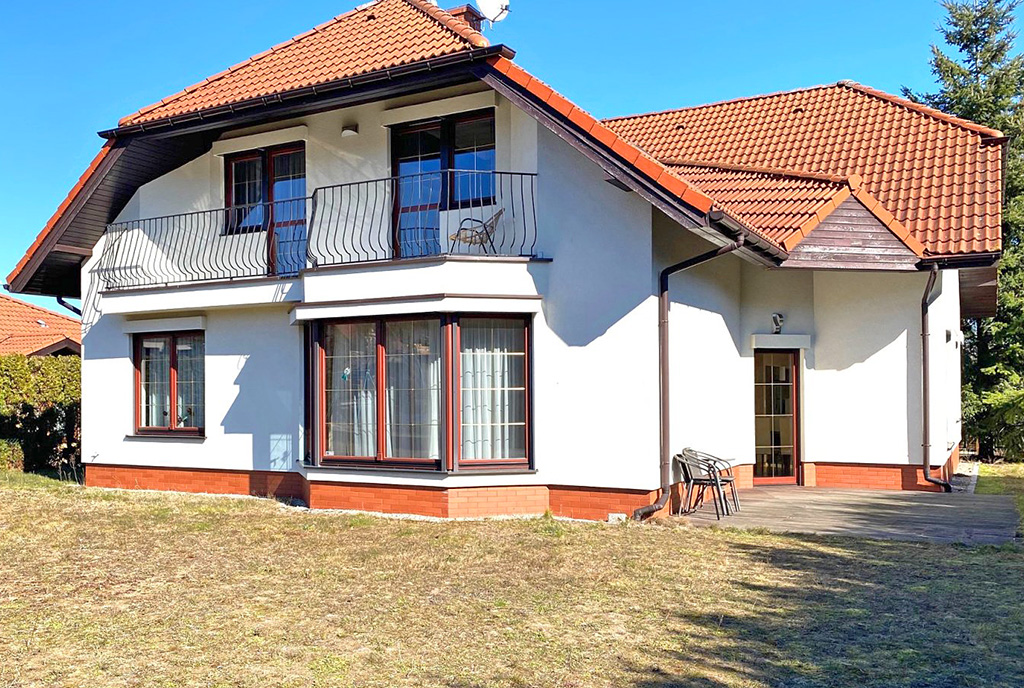 tylna elewacja luksusowej willi na wynajem Szczecin (okolice)