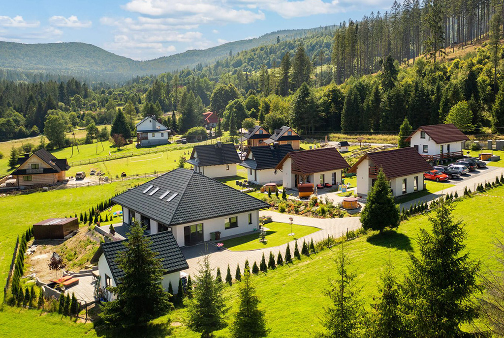 rzut z drona pokazujący od góry ekskluzywną willę na sprzedaż Bielsko-Biała (okolice)