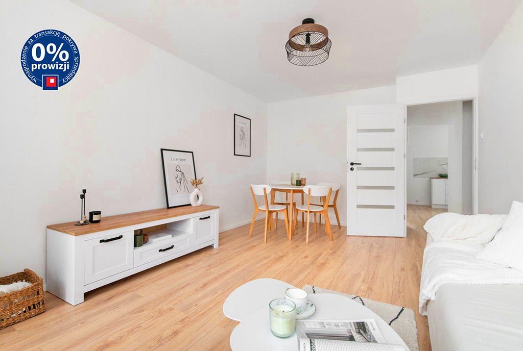 przeciwległa ściana pokoju dziennego w luksusowym apartamencie na sprzedaż Gdynia (okolice)