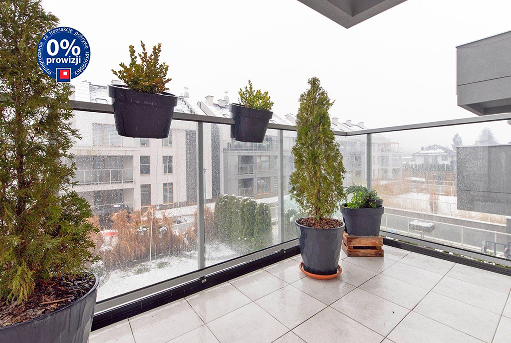 imponujący balkon przy ekskluzywnym apartamencie na sprzedaż Gdynia (okolice)