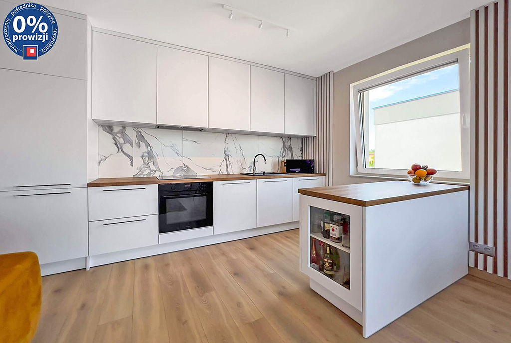 zaaranżowana w bieli kuchnia w ekskluzywnym apartamencie na sprzedaż Katowice (okolice)