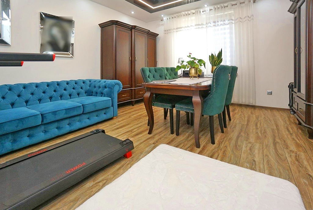 fragment salonu w ekskluzywnym apartamencie na sprzedaż Piotrków Trybunalski