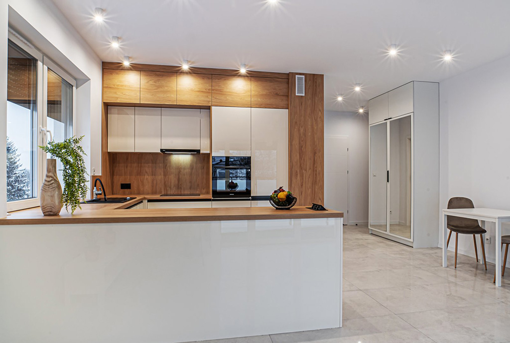 zabudowana kuchnia w luksusowym apartamencie do wynajmu Bolesławiec