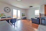 fragment salonu w luksusowym apartamencie do wynajmu Elbląg