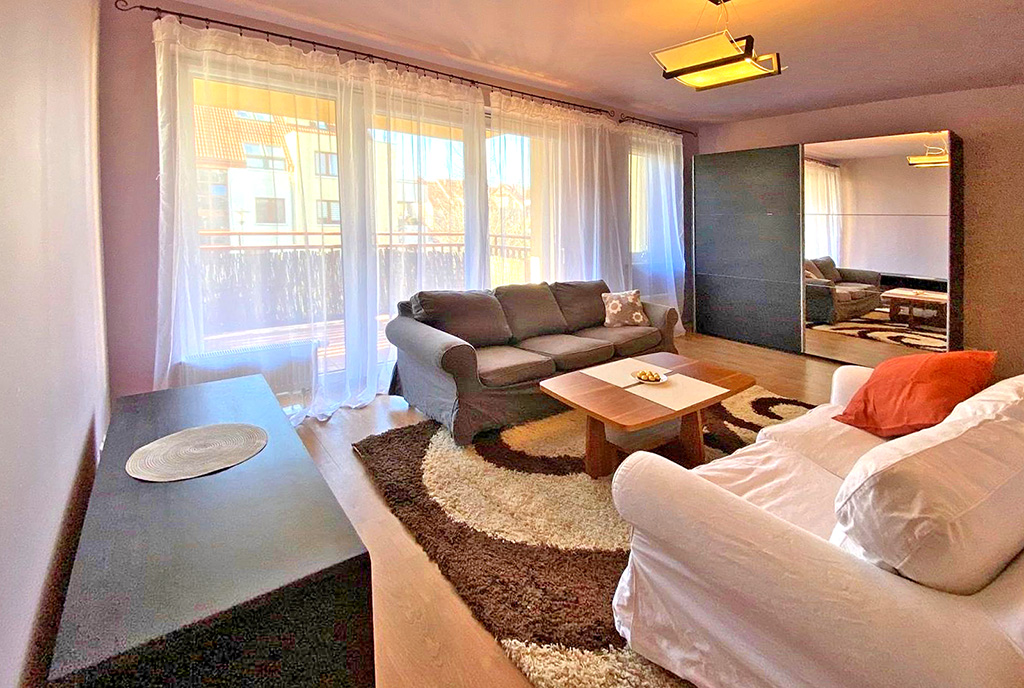 druga strona pokoju dziennego w luksusowym apartamencie do wynajmu Szczecin (okolice)