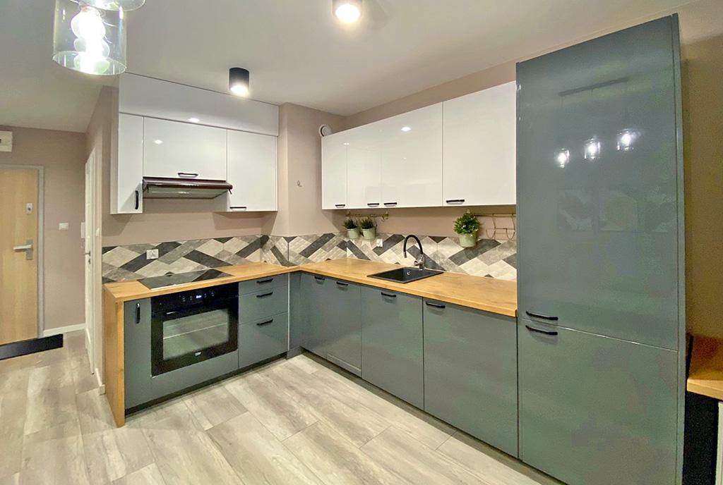 zbudowana kuchnia w luksusowym apartamencie do wynajmu Szczecin