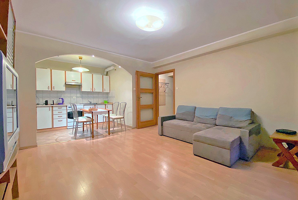 widok z salonu na aneks kuchenny w luksusowym apartamencie do wynajmu Szczecin